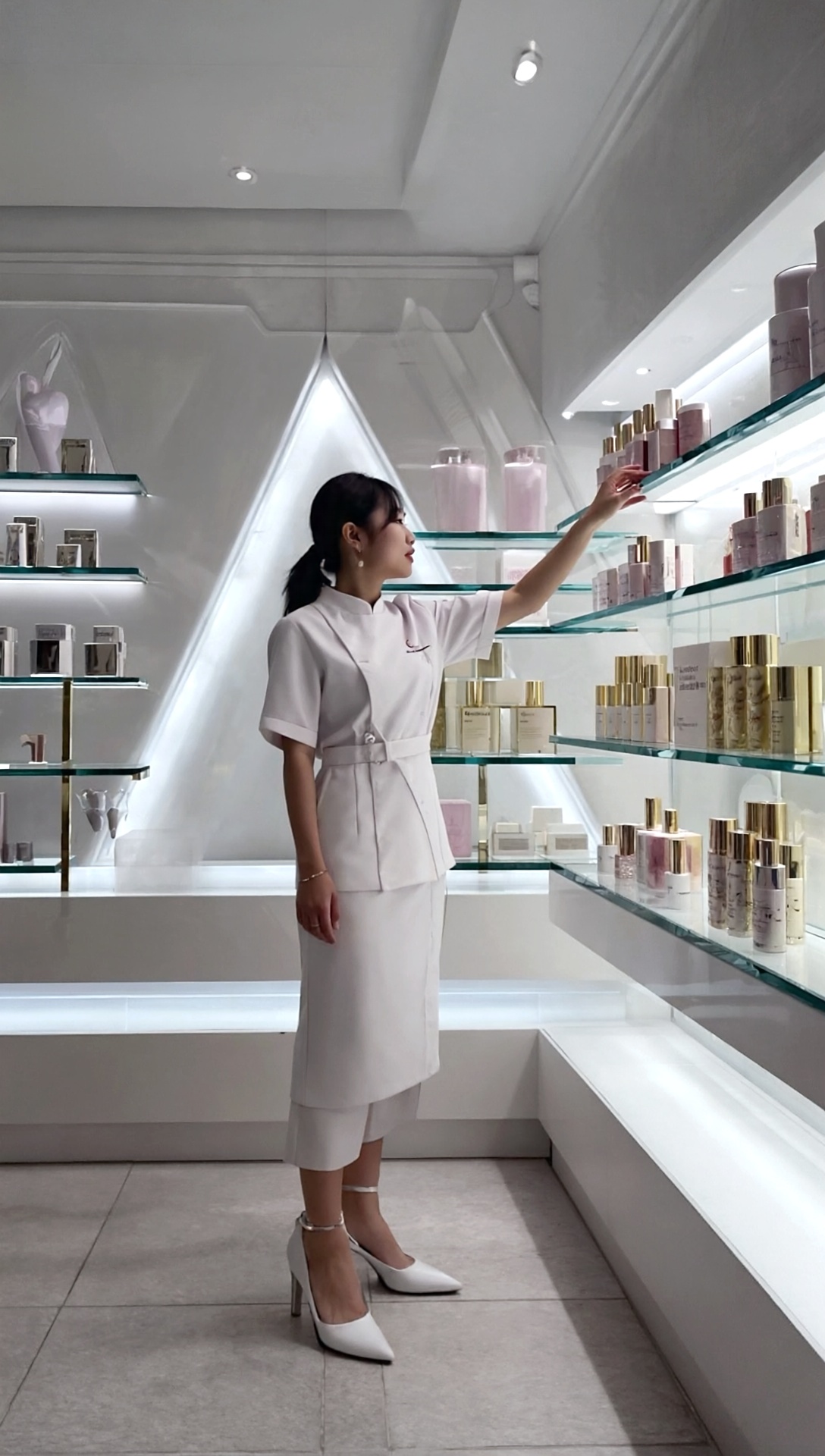 高級百貨店で働く極上美容部員 part5 ハイヒール パンプス 3